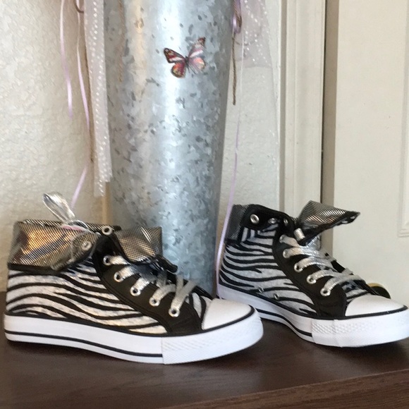 ZEBRA BLACK AND WHITE HIGH TOP LACE UP SNEAKERS - Picture 3 of 7